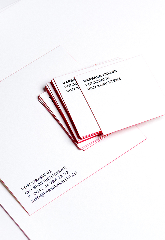 Quadratische Visitenkarte mit Farbschnitt in rot, Letterpress